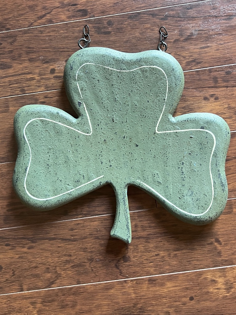K&K Interiors Decorative Hanging Arrow Replacement Sign Resin Shamrock - Picture 3 of 3